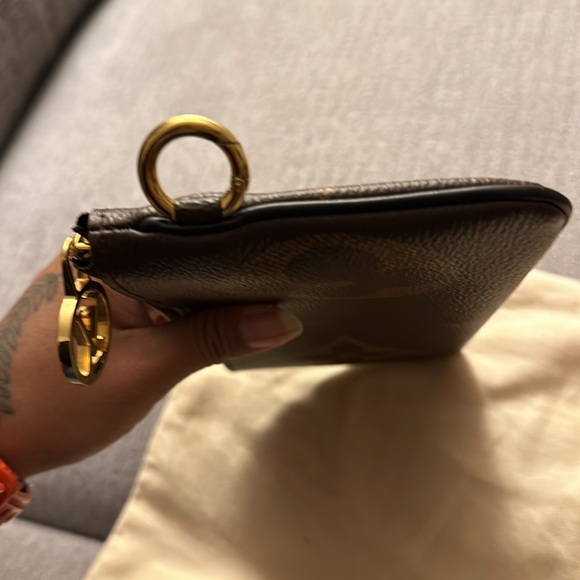 Large LV:Mono - Picture 4 of 8